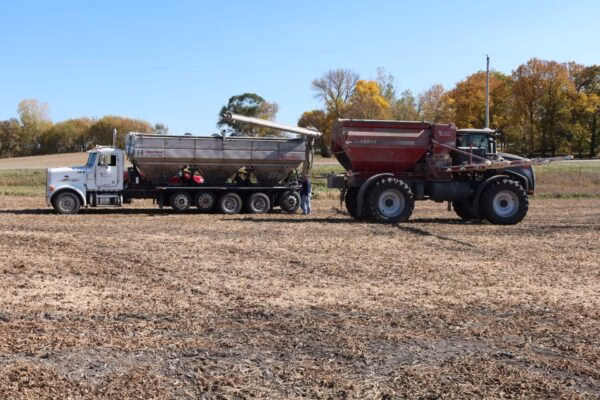 231019_dry_fertilizer_applicator_md-e1724441323230