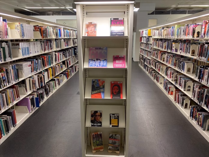 Library-shelves-1-Bob-Hague-980x735