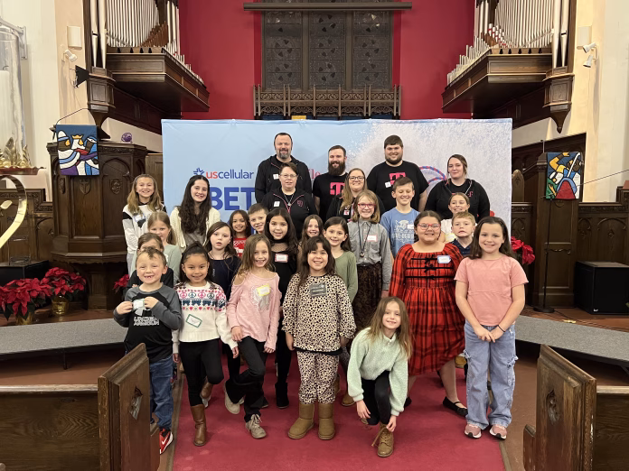 UScellular Associates, Ottumwa Area Community Chorus Youth Group Photo