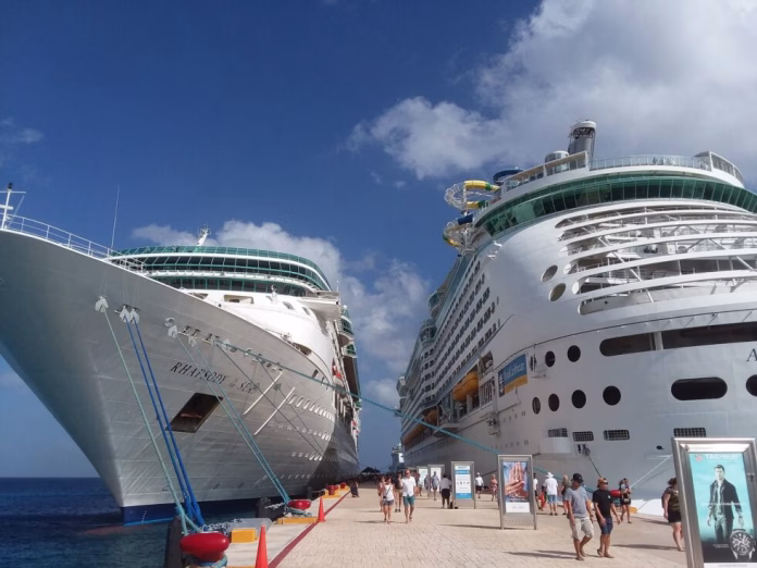 Cruise-Ships-Photo-by-Matt-Kelley-980x735