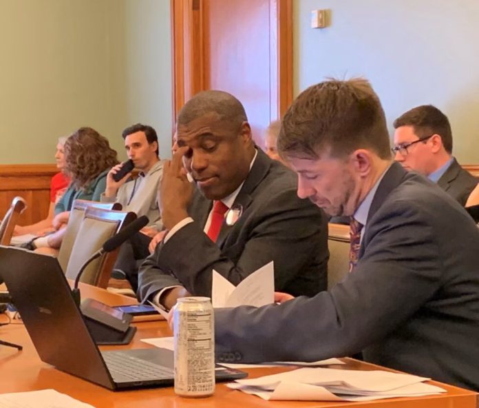 AndrewsobjectionPanelRphoto-980x834