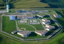 Two Iowa prison nurses face disciplinary charges related to inmate’s death