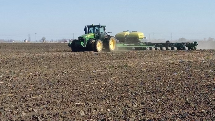 corn-planting-craig-mo-4-4-16