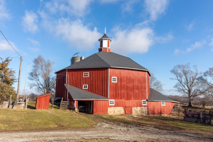 Roberts-1883-Octagon-Barn-edited