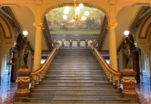 Iowa legislature convenes in Des Moines to consider steel mill incentives